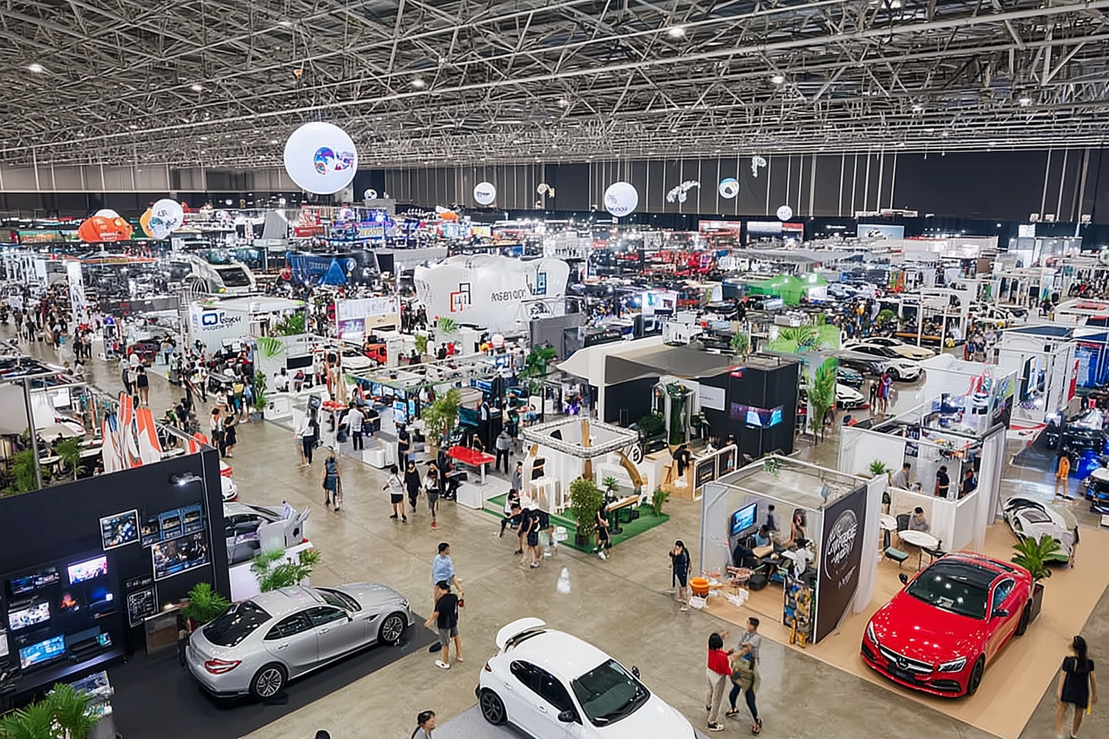 u3139919916_httpss.mj.runbDc27ZGyAhw_high_shot_of_a_car_expo_ve_4fffa08d-f4ff-45cc-8b95-dfe8a40a680b